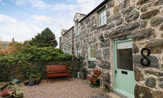 Rhyd-y-clafdy Cottage | Cabin ∙ 2 bedrooms ∙ 4 guests