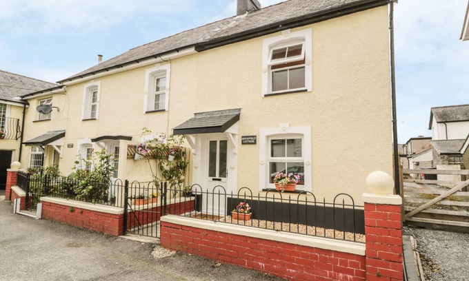 Machynlleth Cottage | Cabin ∙ 2 bedrooms ∙ 4 guests