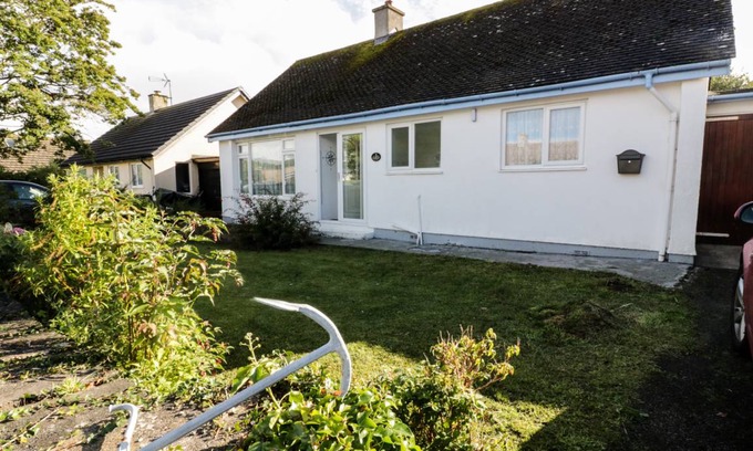 Benllech Cottage | Cabin ∙ 2 bedrooms ∙ 4 guests