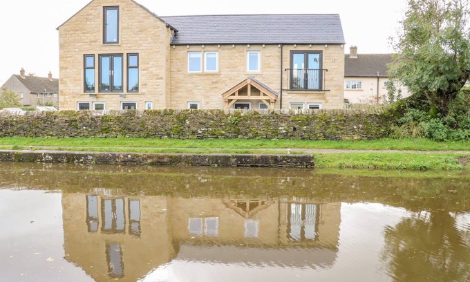Gargrave Cottage | Cabin ∙ 2 bedrooms ∙ 4 guests
