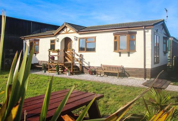 Hartland Cottage | Cabin ∙ 2 bedrooms ∙ 4 guests