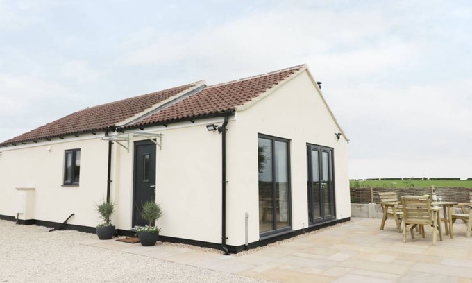 Muston Cottage | Cabin ∙ 2 bedrooms ∙ 4 guests