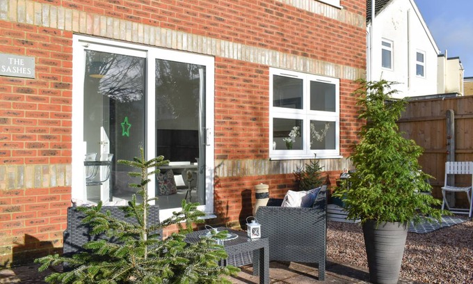 Poole Cottage | Cabin ∙ 2 bedrooms ∙ 4 guests