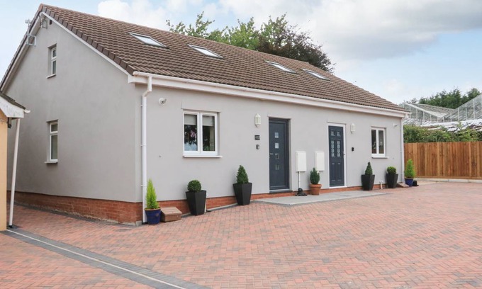 Dawlish Cottage | Cabin ∙ 2 bedrooms ∙ 5 guests