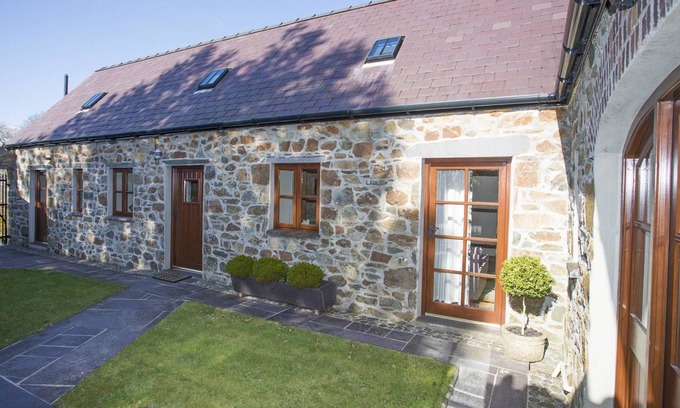 Llandwrog Cottage | Cabin ∙ 2 bedrooms ∙ 4 guests