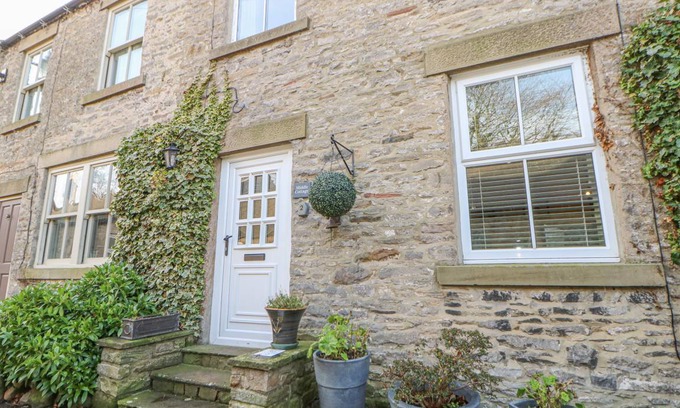 Middleham Cottage | Cabin ∙ 2 bedrooms ∙ 3 guests