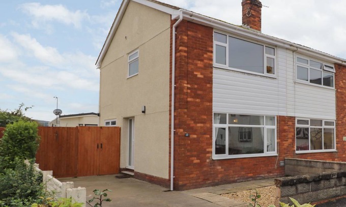 Prestatyn Cottage | Cabin ∙ 2 bedrooms ∙ 5 guests