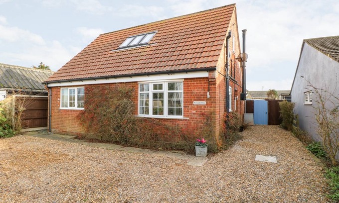 Irstead Cottage | Cabin ∙ 3 bedrooms ∙ 6 guests