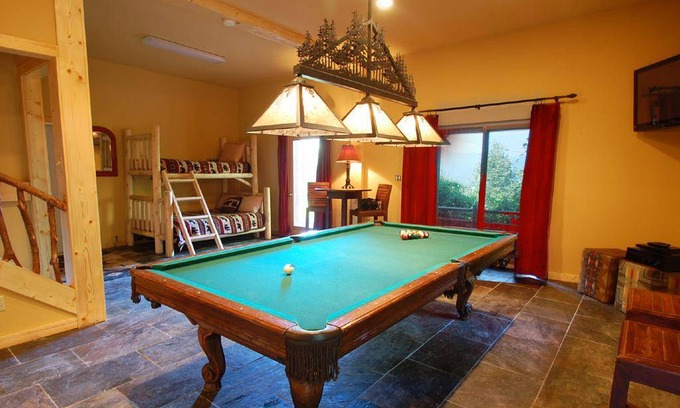 Almond Cabin | Cabin ∙ 3 bedrooms ∙ 13 guests