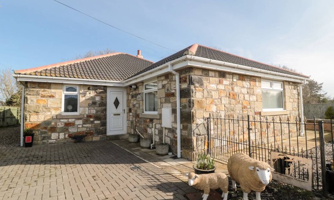 Shilbottle Cottage | Cabin ∙ 3 bedrooms ∙ 6 guests