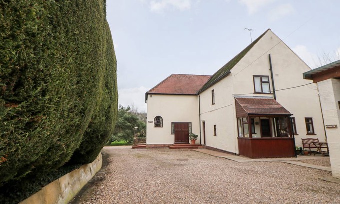 Carlton in Lindrick Cottage | Cabin ∙ 3 bedrooms ∙ 6 guests