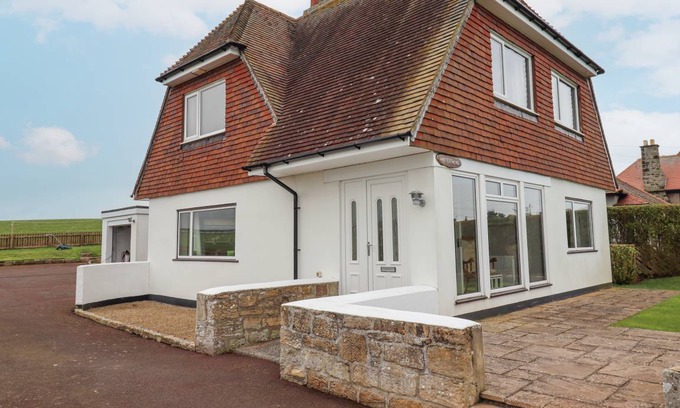 Bamburgh Cottage | Cabin ∙ 4 bedrooms ∙ 7 guests
