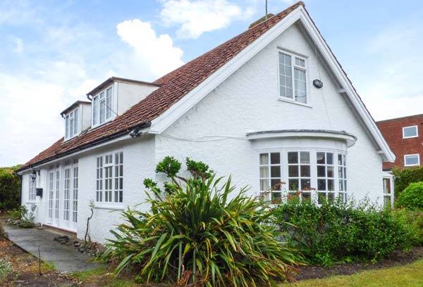 Cromer Cottage | Cabin ∙ 4 bedrooms ∙ 9 guests