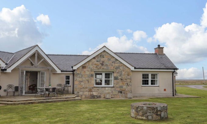 Pentraeth Cottage | Cabin ∙ 4 bedrooms ∙ 7 guests