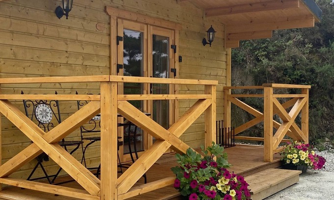 Clifden Cottage | Cabin 438 - Clifden - sleeps 2 guests in 1 bedroom