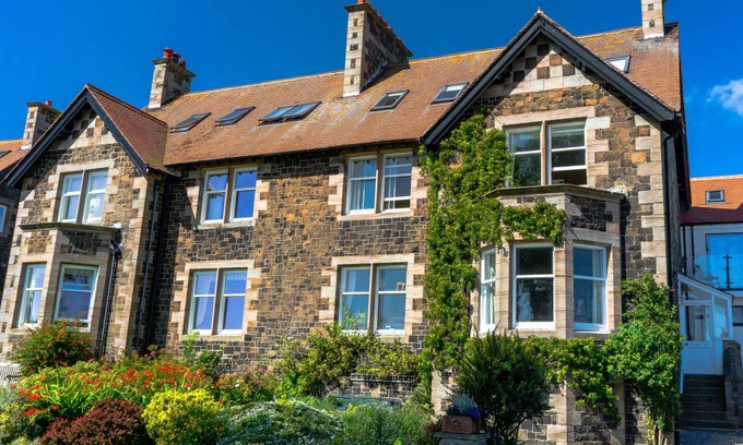 Embleton Cottage | Cabin ∙ 5 bedrooms ∙ 10 guests
