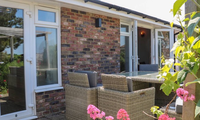 Pagham Cottage | Cabin ∙ 5 bedrooms ∙ 10 guests