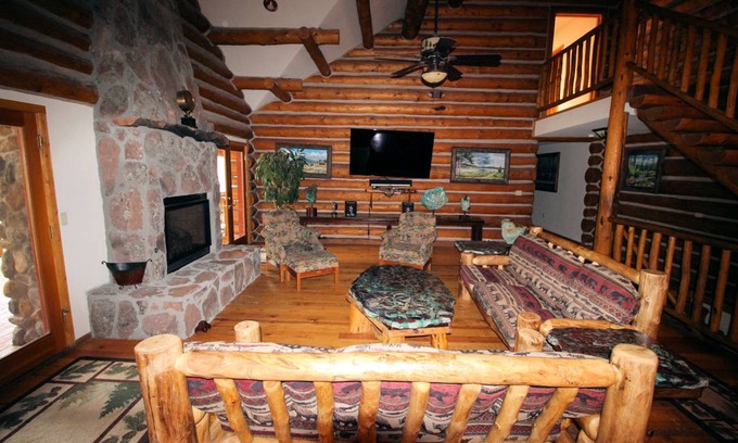 Greer Cabin | Cabin ∙ 6 bedrooms ∙ 12 guests