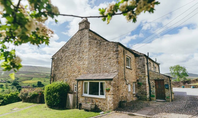 Horsehouse Cottage | Cabin ∙ 6 bedrooms ∙ 14 guests