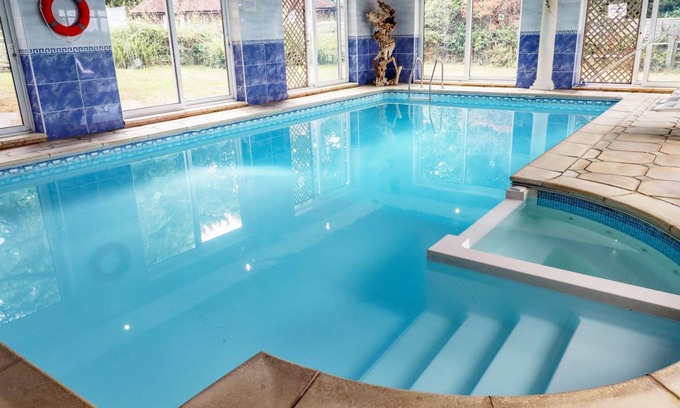 Northiam Cottage | Cabin ∙ 7 bedrooms ∙ 13 guests