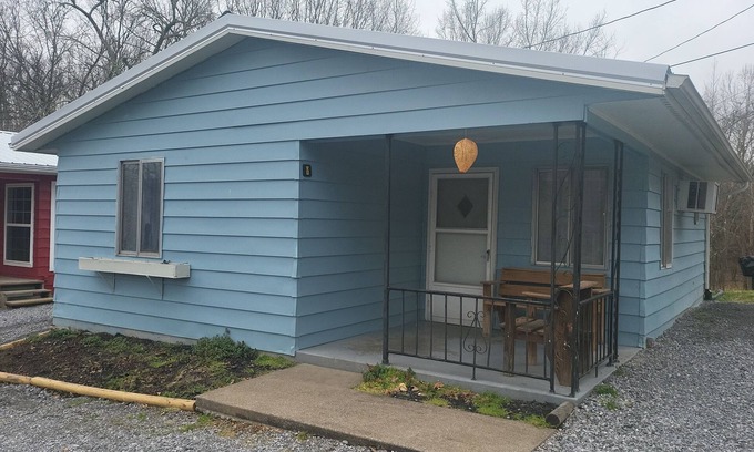 Cadiz Cabin | Cabin 8 Fish Island Resort Cozy stand alone cabin close to Lake Barkley