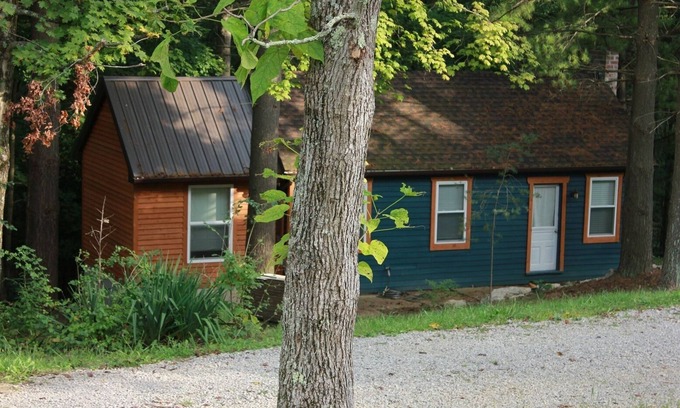 Glouster Cabin | Cabin close to Burr Oak State Park & Wayne National Forest