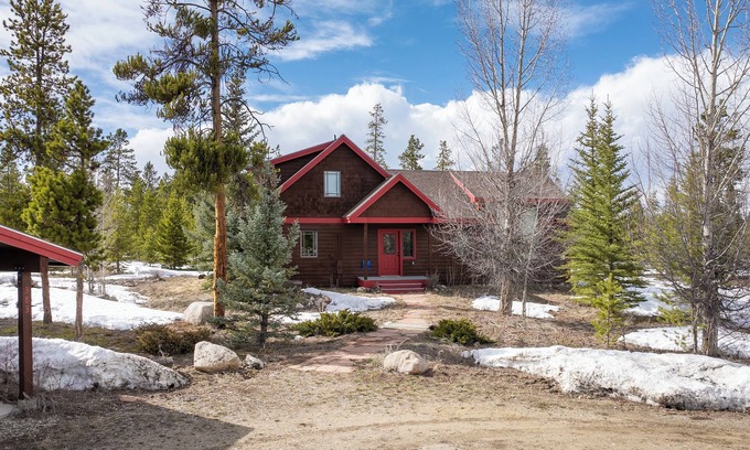 Fraser Cabin | Cabin getaway 3 bedroom, garage, open floor plan