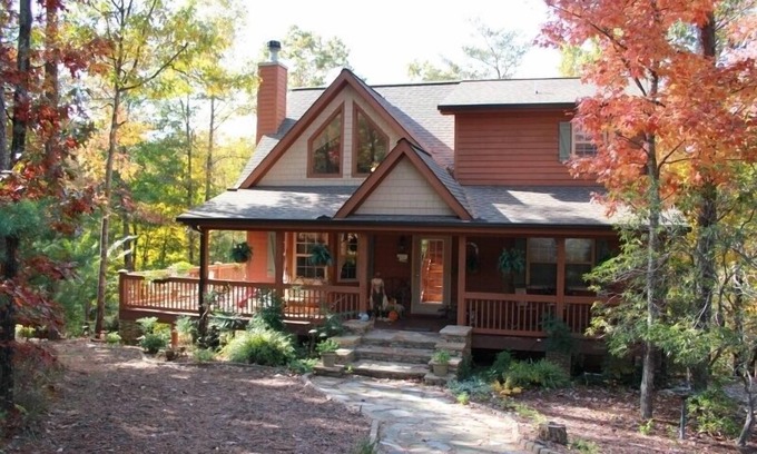 Helen Cabin | Cabin in Helen, GA Mountain Cottage on the 7th Fairway Innsbruck Golf Community