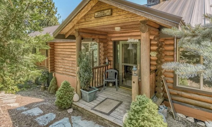 Ashland Apartment | Cabin in the Mountains of Ashland