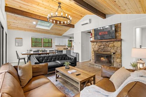 Lake Harmony Estates Ski Chalet | Cabin in the Skye - 5 BDs Lake Harmony