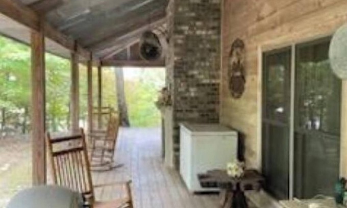 Coffeeville House | Cabin in the woods overlooking Grenada lake.