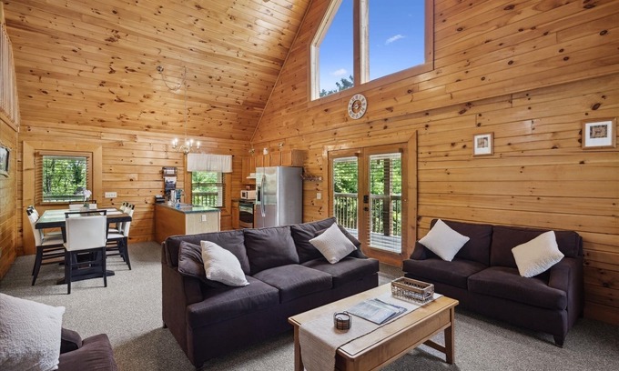 Sevierville Cabin | Cabin Retreat: Secluded Deck ~ Hot Tub ~ Game Room