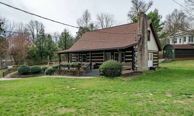 Bristol Cabin | Cabin Retreat w/Pool in Bristol