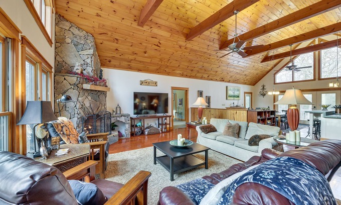 Snowshoe Cabin | Cabin w/Hot Tub and WiFi: 4 Mi to Snowshoe Resort