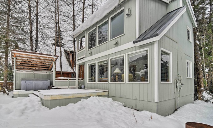 Alyeska Cabin | Cabin w/Hot Tub & Views: 1 Mile to Alyeska Resort