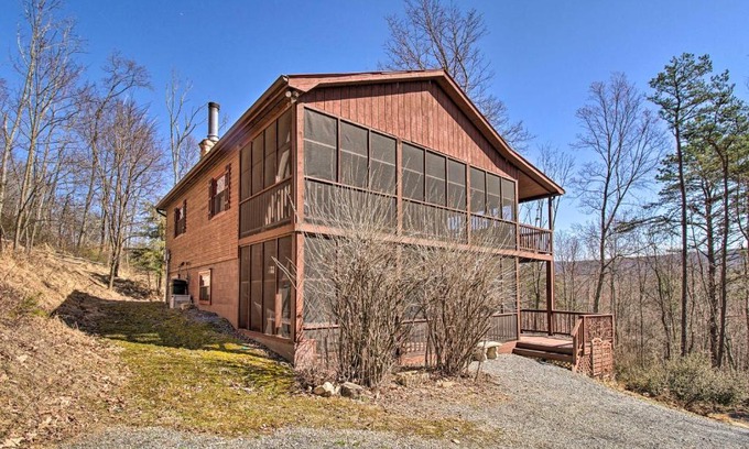 Mathias House | Cabin with Decks and Fire Pit Near Lost River!