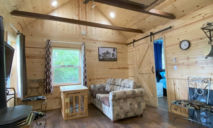 Depoe Bay Cabin | Cabin with loft & gas fireplace, walking distance to harbor