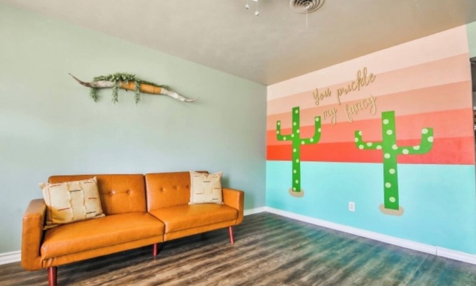 Lubbock House | Cactus Casita *Pets Welcome* Close & Easy access to Campus, Hospitals, and more!