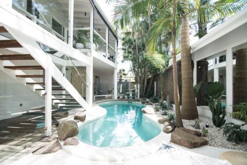 South Brisbane House | Cactus Rose Villa - Private Stay in Byron