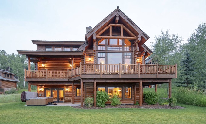 Victor House | Caddis Cabin Western Style Teton Springs Home in Victor, ID w/A/C & Hot Tub