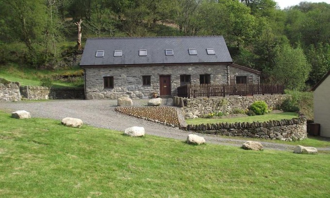 Cwmtirmynach Apartment | Cae Coryn Cottages, Snowdonia (Troed y Graig)