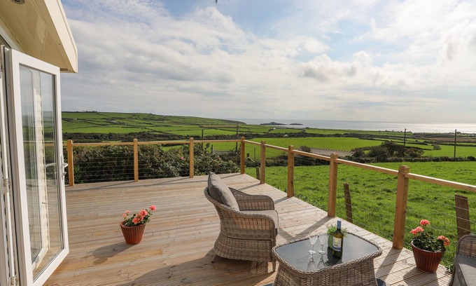 Aberdaron Cottage | CAE'R WYLAN, pet friendly, country holiday cottage in Aberdaron