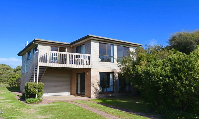 Waterhouse House | Cairnbank sea views in Robe