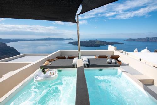 Fira Apartment | Caldera Cliff Illusion