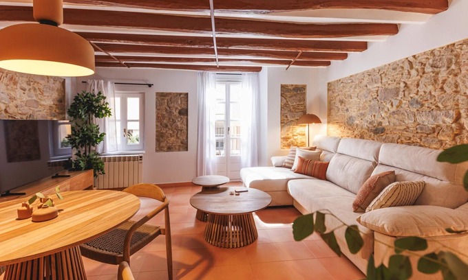 Barri Vell Apartment | Calderers Cavall - Apartment Girona | Bravissimo