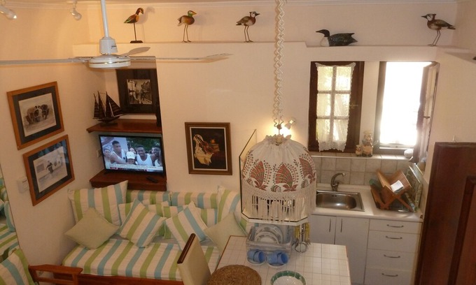 Atsipópoulon Apartment | Calergi 2❤️️Self check-in❤️Very Fast Wi-Fi🌼Private outdoors space🏡Kitchen❤️️