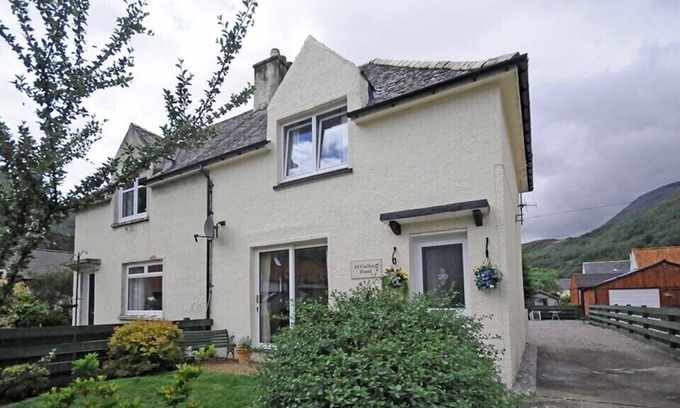 Kinlochleven House | Callart Green - semi detached house with garden near Glencoe & Fort William