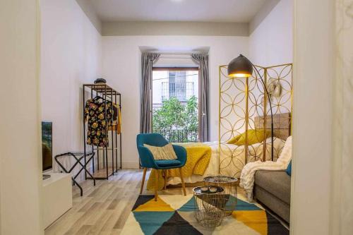 Barrio de las Letras Apartment | Calle Huertas Corazón by RegalateMadrid