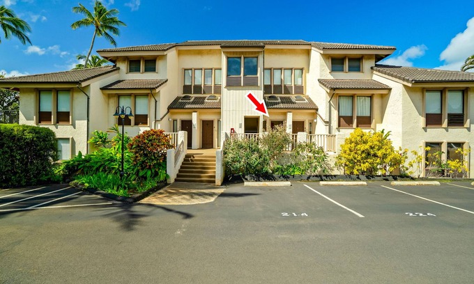 Bayview Condo | Calm island condo with ocean views & pool - walking distance from beaches