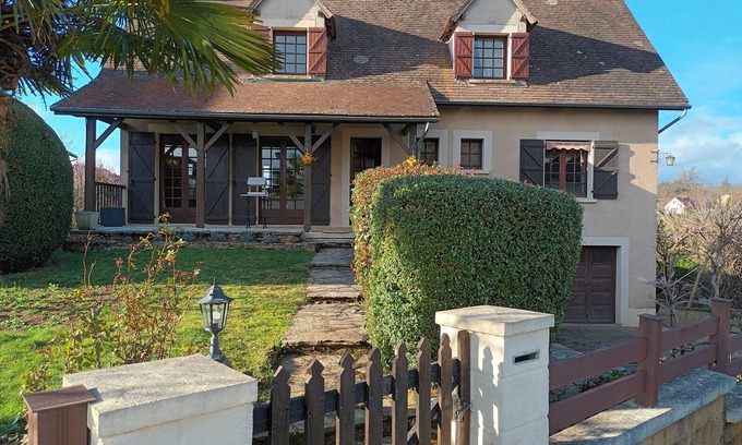 Lacapelle-Marival House | Calme et Commodité